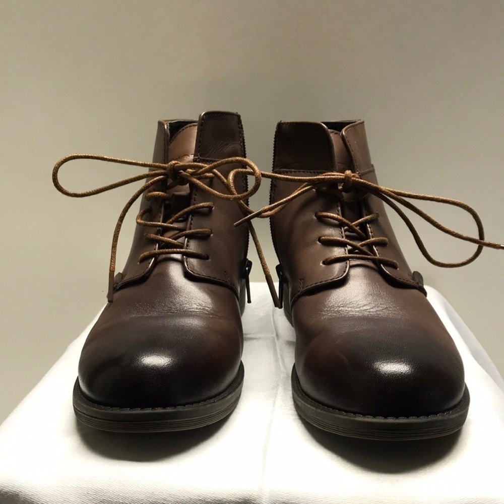 Propet Women’s Brown leather Ankle Boots side zipper shoelaces like new EUC 6W